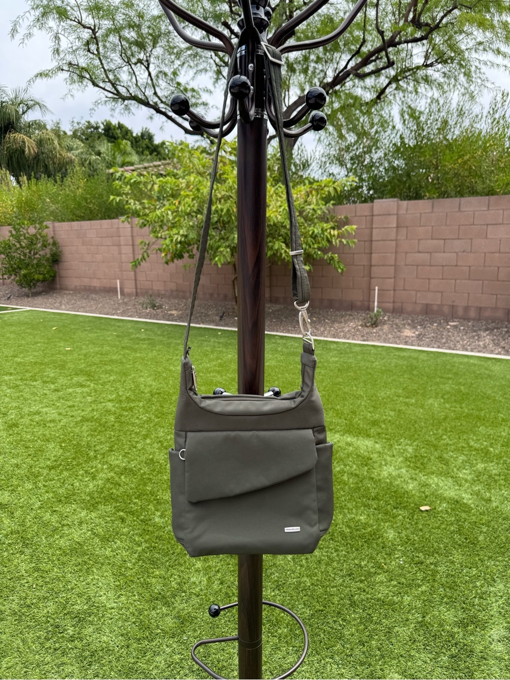 Travelon Anti-Theft Classic Messenger Bag Olive Green EUC ✨ - Picture 6 of 12